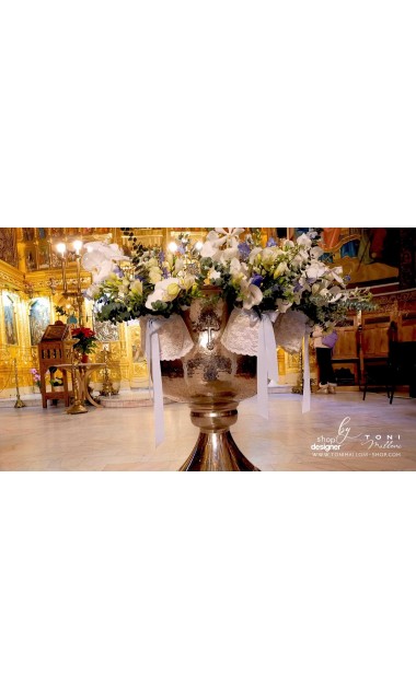 Decor cristelnita botez cu frezii si orhidee albe eucalipt si alte flori secundare 15